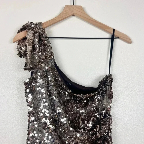 City Triangles One Shoulder Sequins Dress - Picture 4 of 8